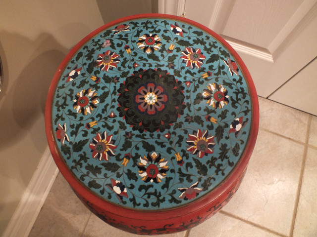 ANTIQUE CHINESE CLOISONNE TOP STOOL TABLE in Other Tables in Barrie - Image 2