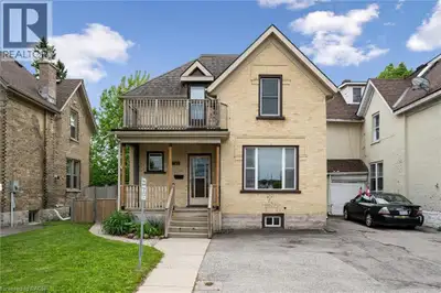 PRIME LOCATION! Beautiful, bright, clean, 1 bedroom, 1 bathroom upper unit of a legal duplex for ren...