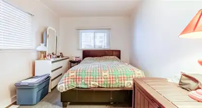 Private furnished room with keys. Shared wash room and Kitchen. 15 min to University of Ottawa, UQO,...