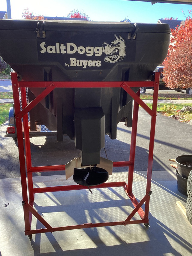 Salt Dogg TGS07  Tailgate Salter  in Heavy Equipment Parts & Accessories in Barrie