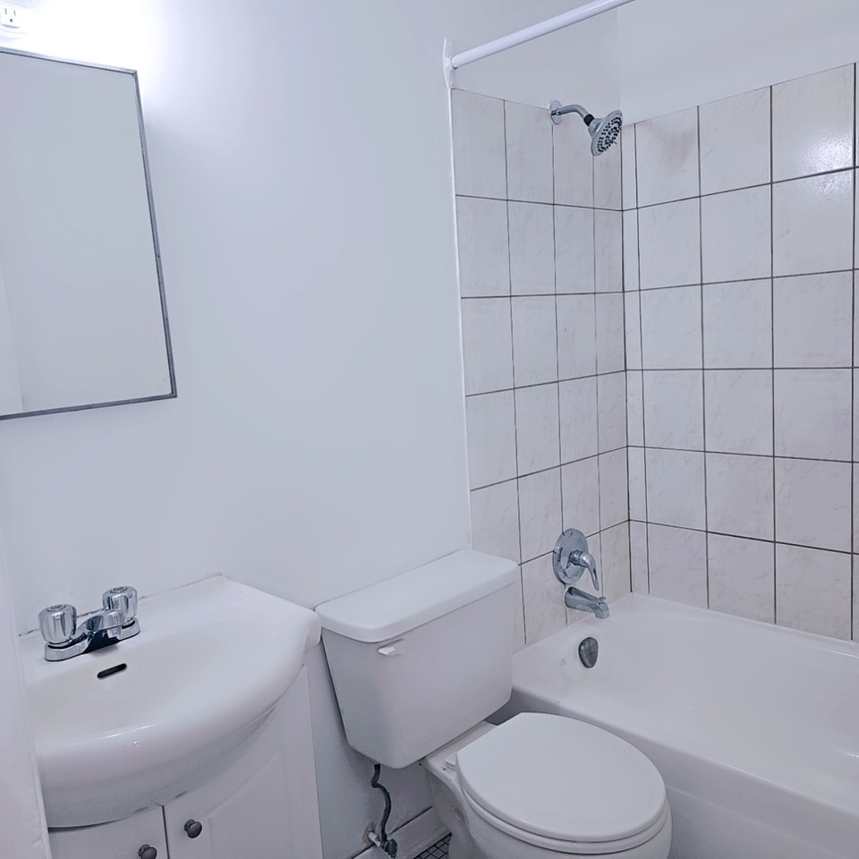 5 1/2 for rent  for october or november 4