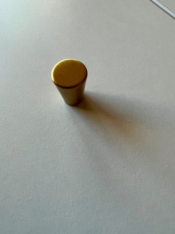 Set of 8 tapered brass furniture / cabinet knobs in Hardware, Nails & Screws in Calgary - Image 4