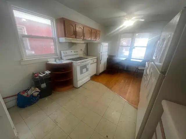 6room house 5 minutes to university of windsor rental. 2700$