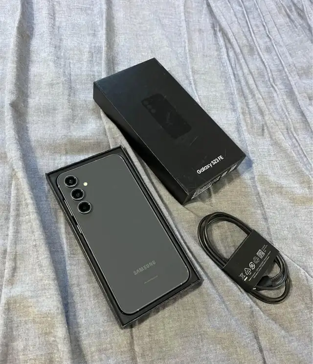 Samsung Galaxy S23FE 128 GB black in Cell Phones in City of Halifax - Image 3