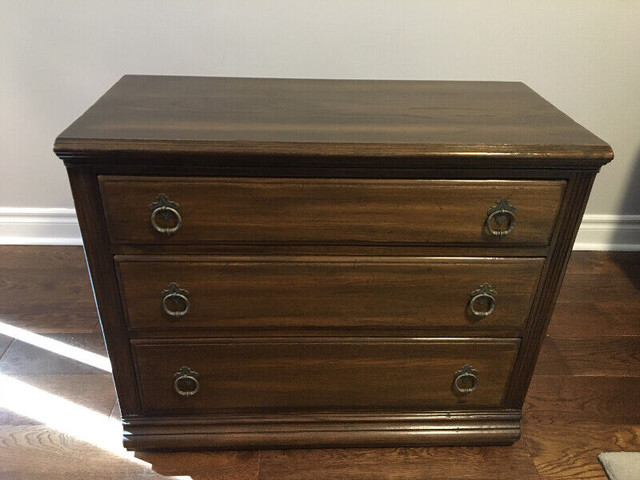 Ethan Allen Chest with 3 draws in Dressers & Wardrobes in Mississauga / Peel Region - Image 3
