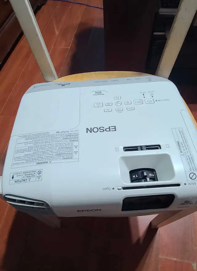 epson powerlite 97h projector in General Electronics in Mississauga / Peel Region - Image 3