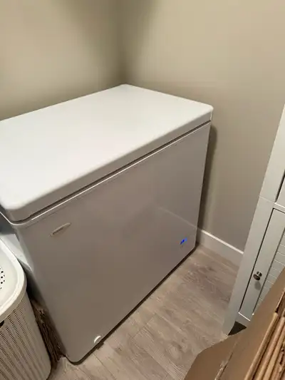 Keep your groceries perfectly frozen with this reliable and efficient Danby chest freezer on, which...
