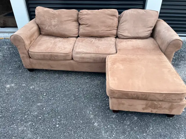 reversible sectional in Couches & Futons in Napanee - Image 5