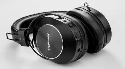 Pioneer SE-MS7BT Bluetooth Headphones Wireless/Wired Stereo Headphones Headphones work great **REQUI...