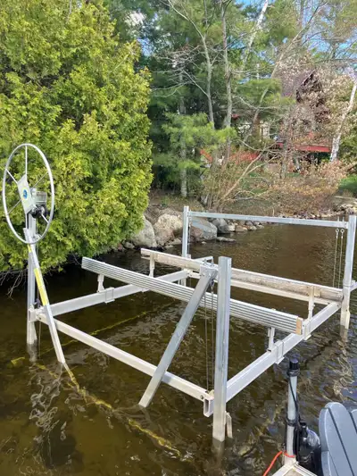 Je vends un élévateur à ponton d'occasion en excellent état. Cet élévateur est conçu pour faciliter...