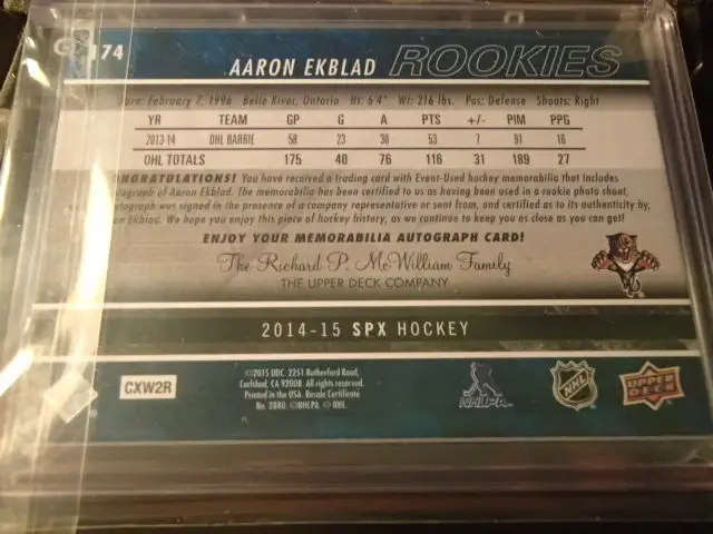carte de hockey Spectrum Blue  Aaron Ekblad JSY auto sp /5062854393427459122