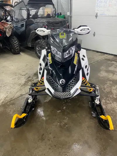 Looking to trade for a Ski Doo 600cc sled in good condition. 2011 Ski-Doo MXZ 800R E-TEC in excellen...