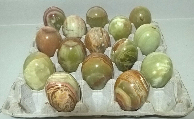 Vintage Green Brown Stripe Onyx Carved Stone Eggs in Arts & Collectibles in Oshawa / Durham Region - Image 2