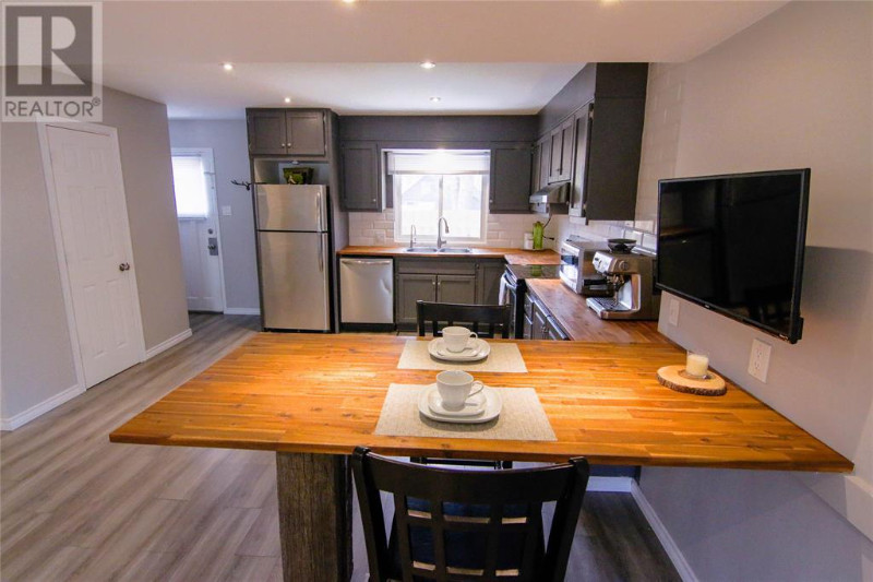 Updated 2 Bedroom Townhouse for Rent Long Term Rentals Sarnia Kijiji