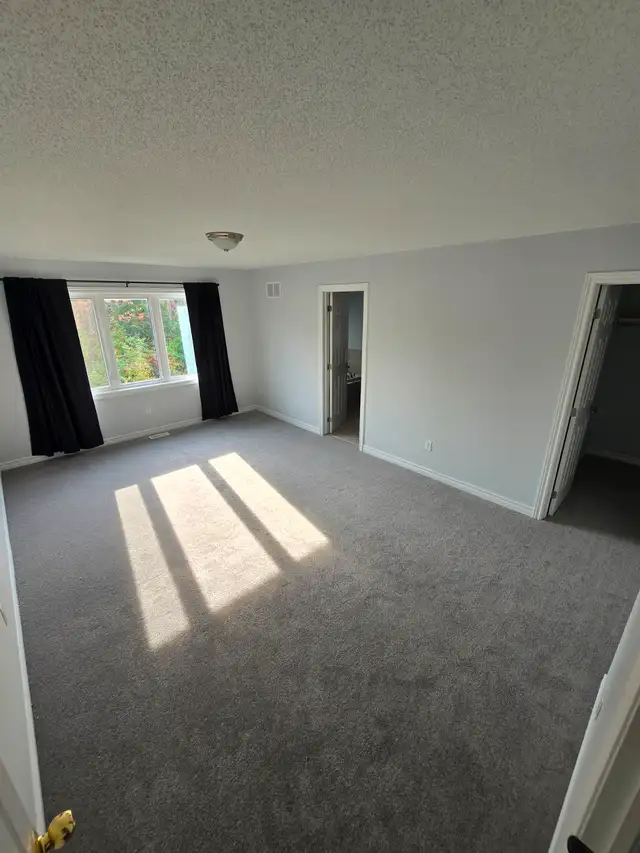 Master Bedroom For Rent - Stittsville63417638231043122