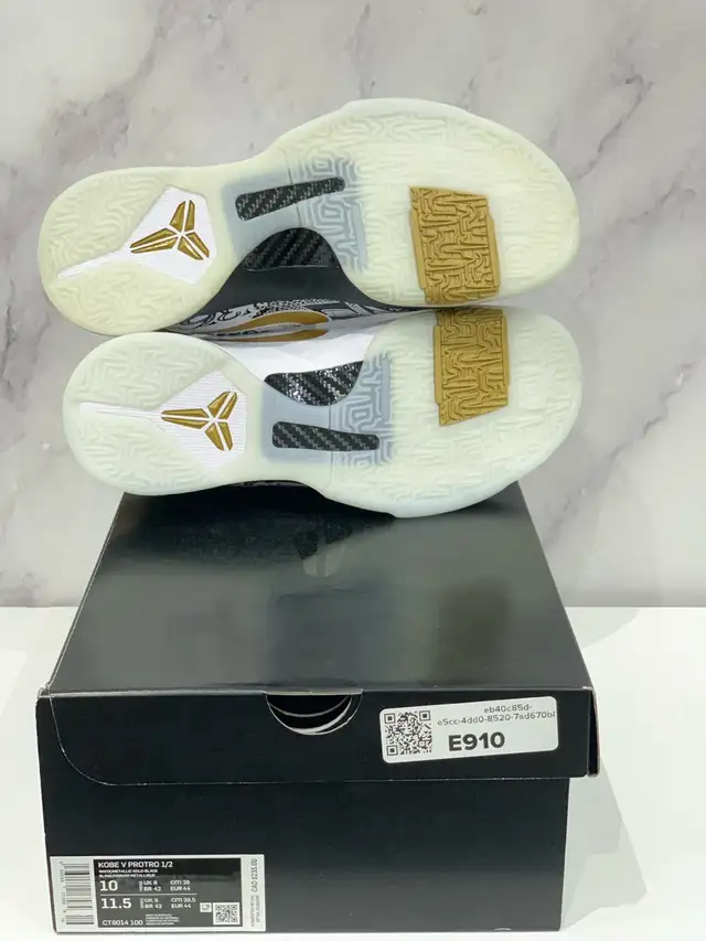 Nike Kobe 5 Protro Big Stage/Parade size 10 in Men's Shoes in Markham / York Region - Image 6