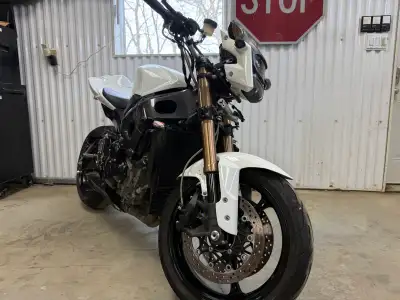 Selling my absolutely gorgeous naked converted GSX-R1000! Get true supersport power and performance...