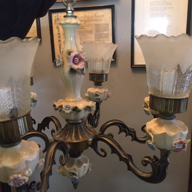 Vintage Chandelier Porcelain Flowers and Glass Shades in Indoor Lighting & Fans in Mississauga / Peel Region - Image 2