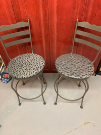 2 chaises (style tabouret) 