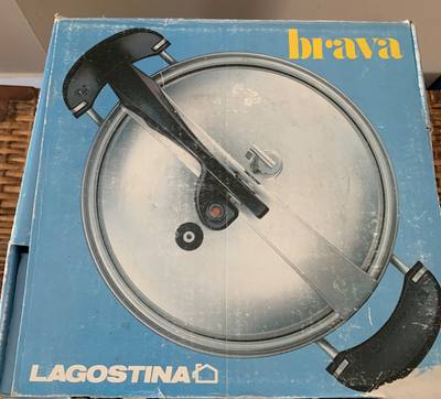 This high-quality Lagostina 18/10 stainless steel pressure cooker is a reliable kitchen essential, p...