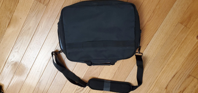 Dell Laptop Shoulder Bag in Laptop Accessories in Regina - Image 4