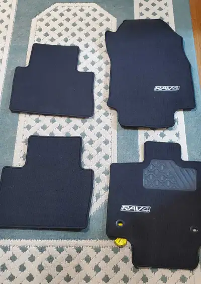 OEM Toyota RAV4 mats from a 2020 RAV4. Excellent condition. Brand new. Never used, please view pics....