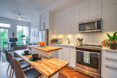 Surrey – Guildford Area Available April 1, 2026 Beautiful fully furnished 1 bedroom, 1 bathroom cond...