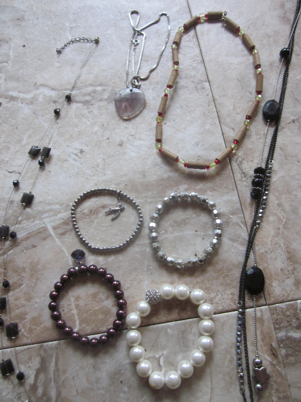 Bijoux, assortiment dans Bijoux et montres  à Sherbrooke - Image 2