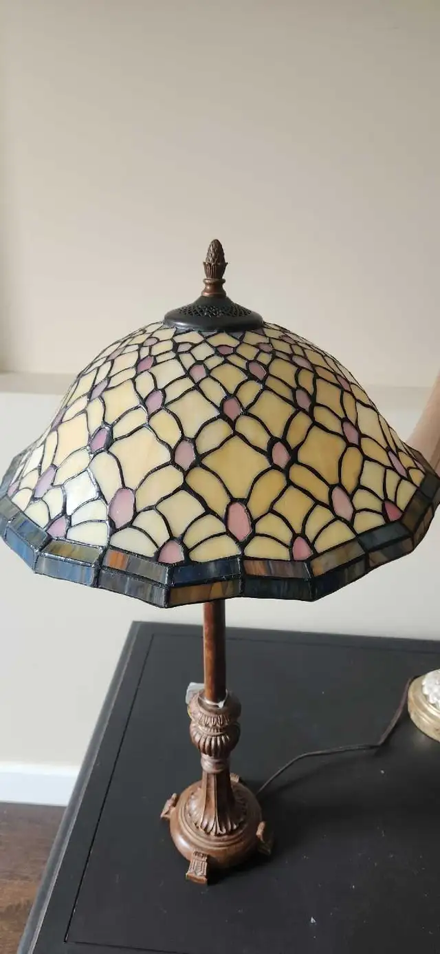 Meyda Tiffany 18" shade in Arts & Collectibles in Calgary - Image 11