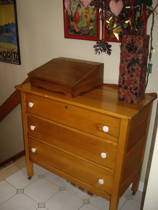 ORIGINAL VINTAGE MID-CENTURY MAPLE DRESSER dans Commodes et armoires  à Ouest de l’Île - Image 3