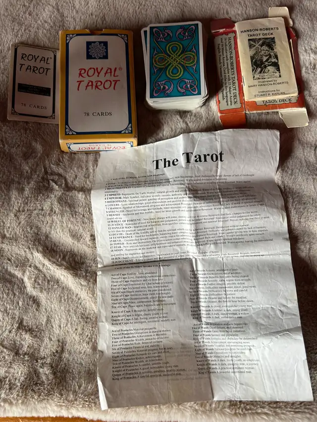 Tarot Books & Tarot Cards in Fiction in Oshawa / Durham Region - Image 2