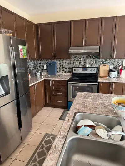A spacious upstair room with walk in closet is available for rent from August 1st, just behind the P...