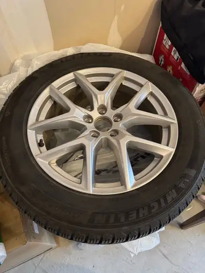 OEM Volvo 18in winter tire Michelin Used 2 seasons
