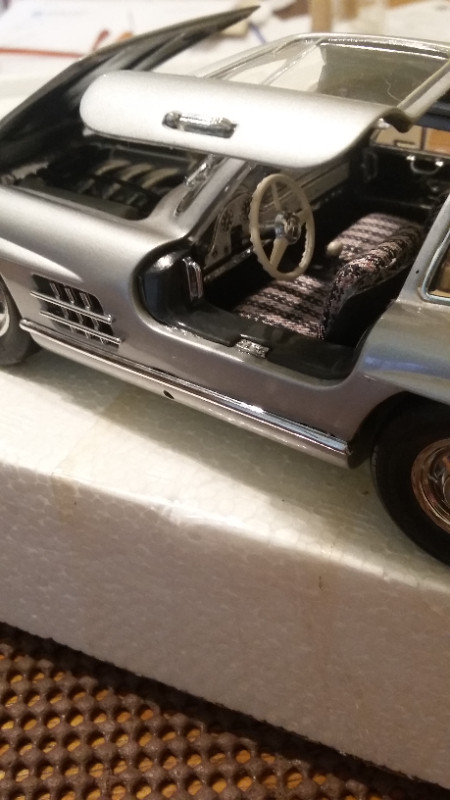 Franklin Mint Mercedes Gull-Wing $70 in Arts & Collectibles in London - Image 3