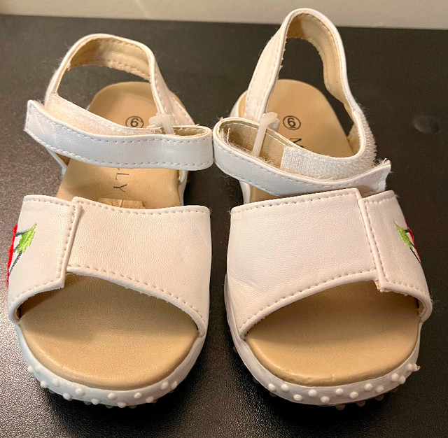 Sandals for toddlers - size 6 in Clothing - 2T in Winnipeg - Image 2