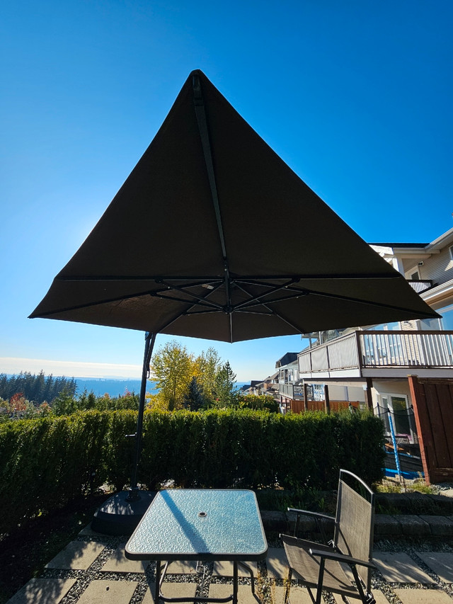 11' Umbrella Cantiliver with sand base - $610 in Patio & Garden Furniture in Burnaby/New Westminster