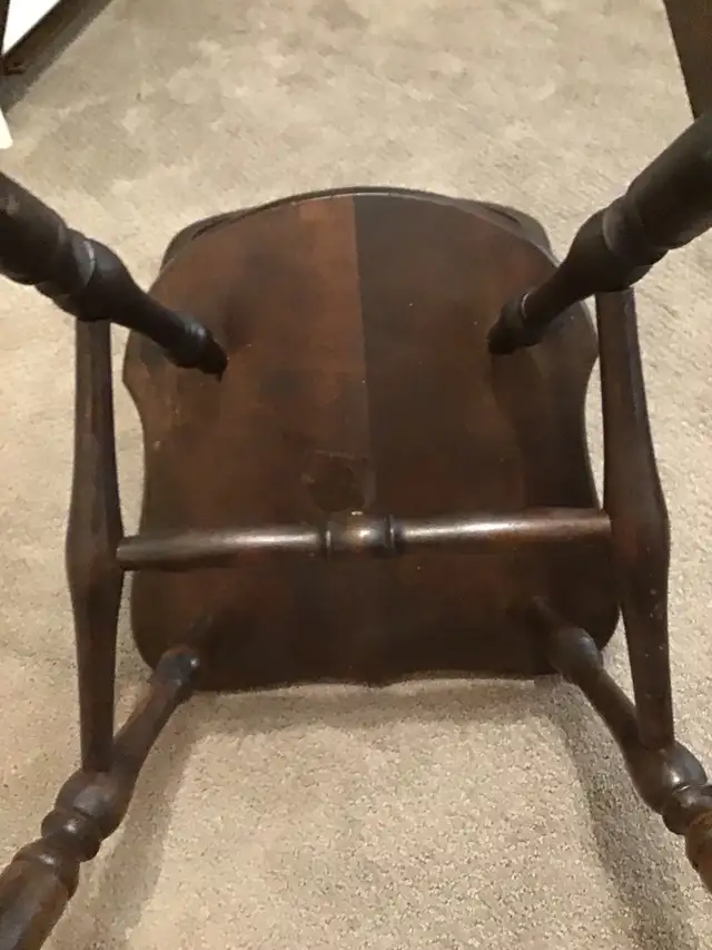 Small wooden Antique rocking chair. in Chairs & Recliners in Ottawa - Image 6