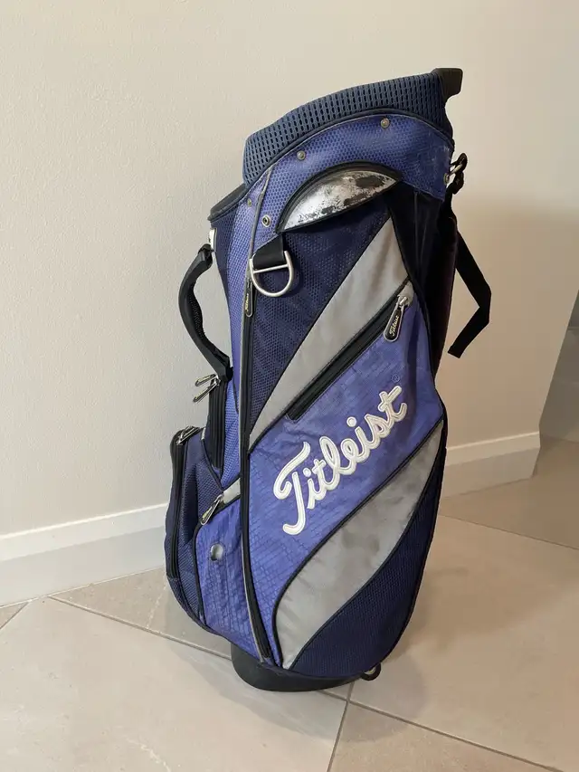 Titleist Golf Bag in Golf in Ottawa - Image 4