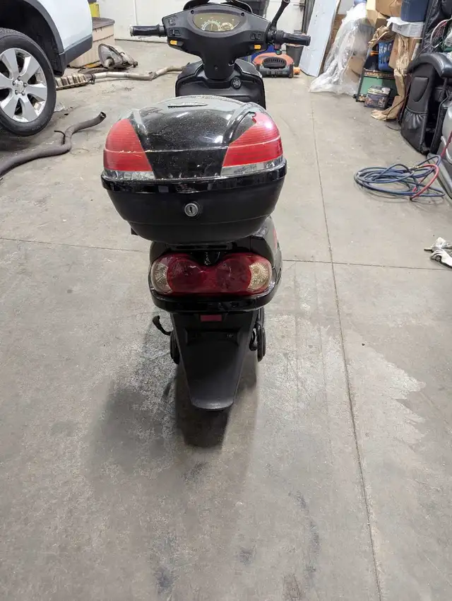 GIO Electric Scooter in Scooters & Pocket Bikes in Mississauga / Peel Region - Image 6