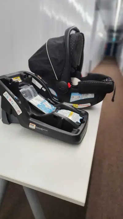I'm selling a Graco SnugRide SnugLock 30 infant car seat that's in excellent condition and ready for...