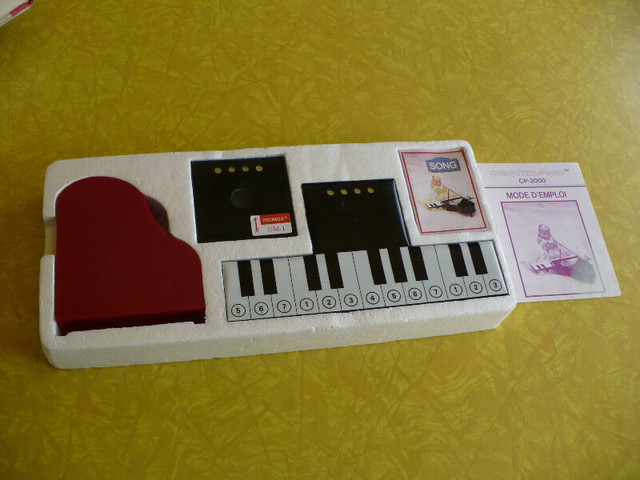 COMPUTER PIANO MODEL:CP-2000 ( VINTAGE SANS CODE BARRE ) dans Art et objets de collection  à Longueuil/Rive Sud - Image 3
