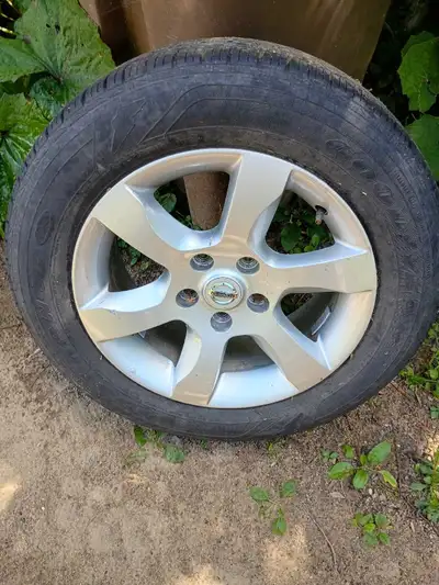 4 mag Nissan fait aussi Elantra 16 pouces très bon pneu 215/60/16 Goodyear