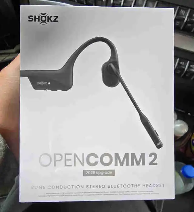 SHOKZ OPENCOMM2 2025 UPGRADE in Cell Phone Accessories in Hamilton - Image 2