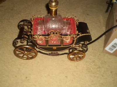 Vintage carriage with decanter + 6 shot glasses - wind up musical-plays How dry I am includes two ce...