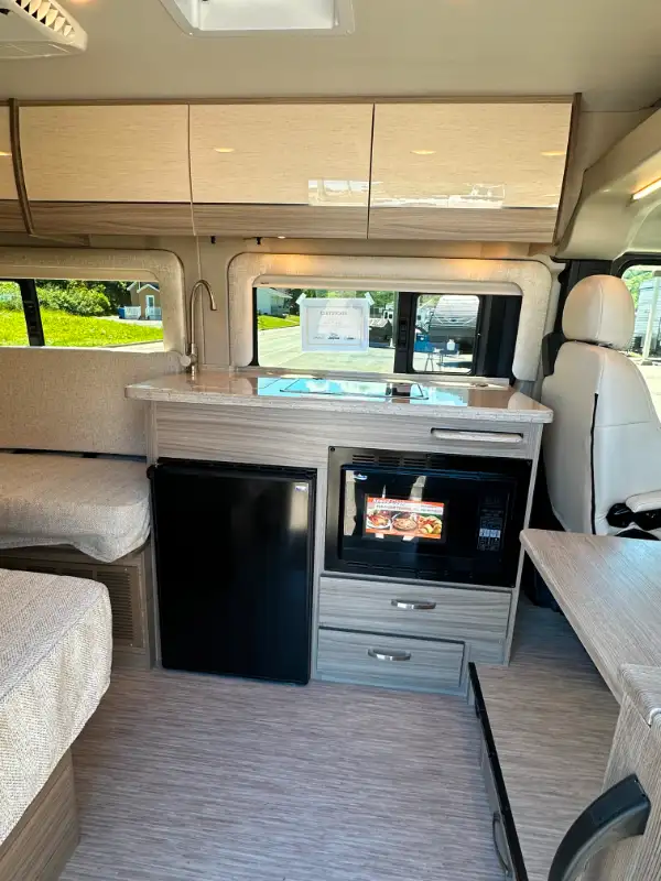 Jayco Swift 20T 2025 - RABAIS  fin de saison de 54,100$ !! in RVs & Motorhomes in Québec City - Image 4