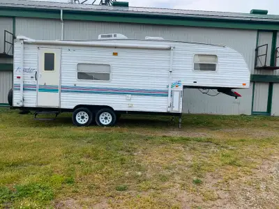5th wheel camper trailer in good solid condition. $4900 OBO 519-525-3087
