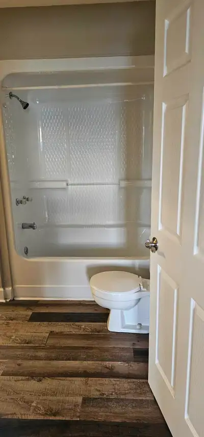 2 bedroom apartment available immediately