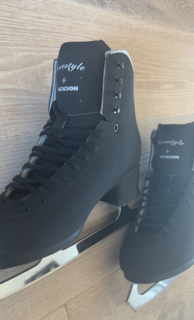 JACKSON Figure Skates - Freestyle Boys/Men's Size 6 in Skates & Blades in Ottawa - Image 4