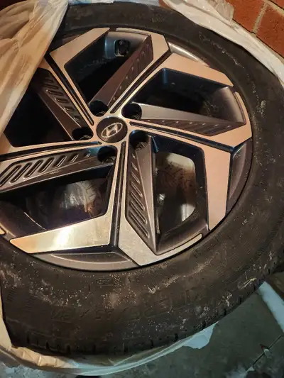 Selling a full set of 4 OEM factory wheels with all-season tires from my Hyundai Tucson. Stored indo...