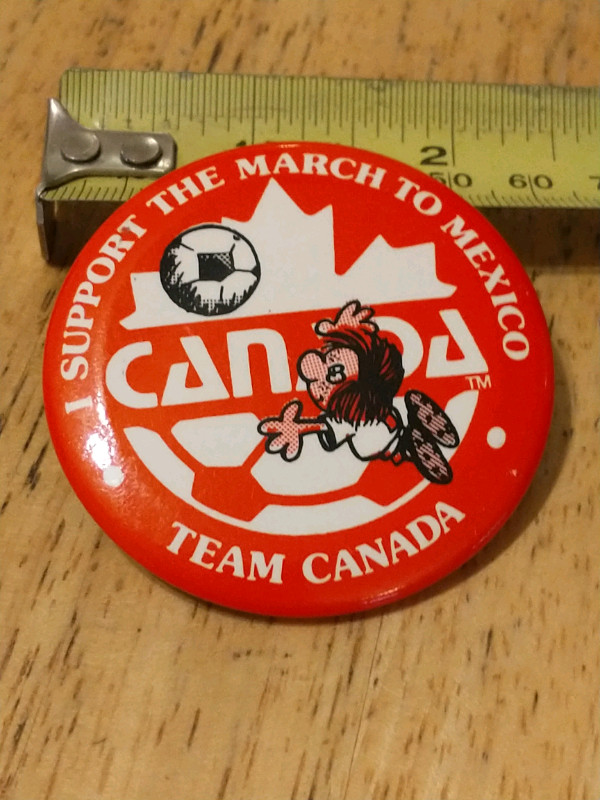 CSA Soccer Canada Marching to Mexico 1985 button in Arts & Collectibles in City of Toronto - Image 2